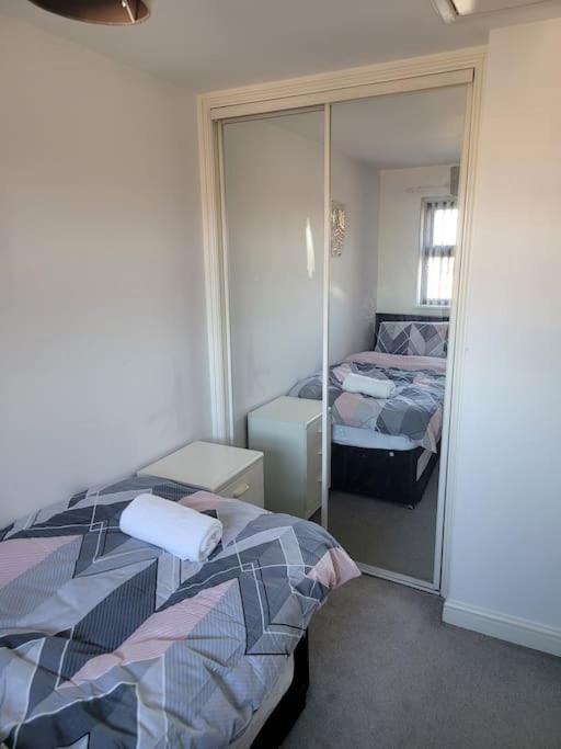 2 Bedroom End Of Terrace House Wellington  Exterior foto