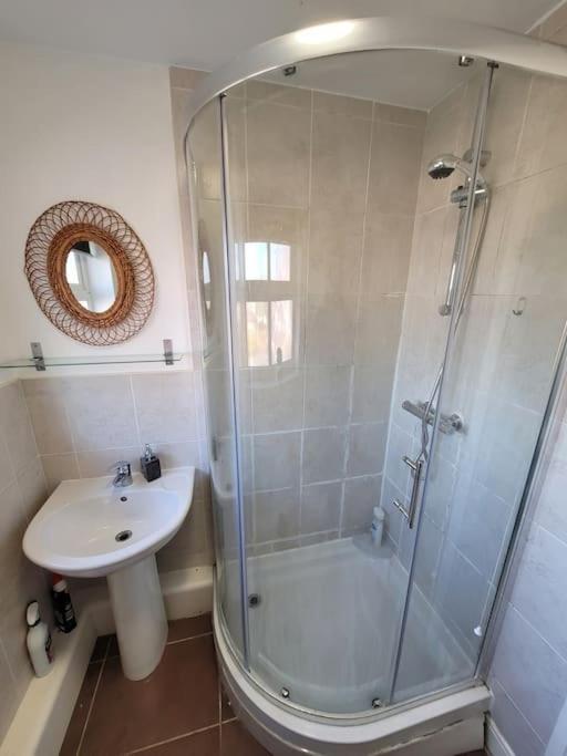 2 Bedroom End Of Terrace House Wellington  Exterior foto